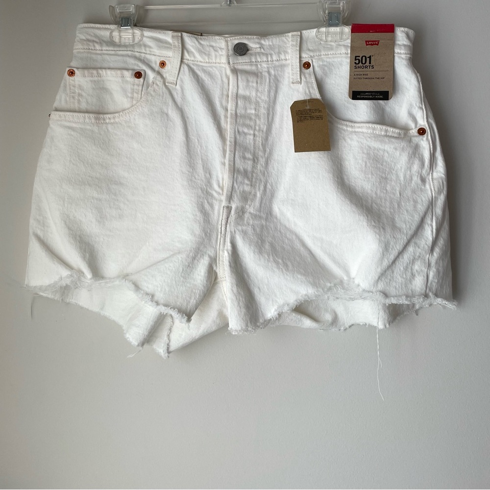 Levi’s Cutoff 501 Distressed Hem White Buttonfly Shorts Size 32